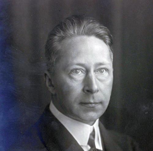 Atelier Merkelbach / Wikipedia: Mr.Nostalgic. http://hdl.handle.net/10934/RM0001.COLLECT.479855 (2020) Bild zum Schlagwort